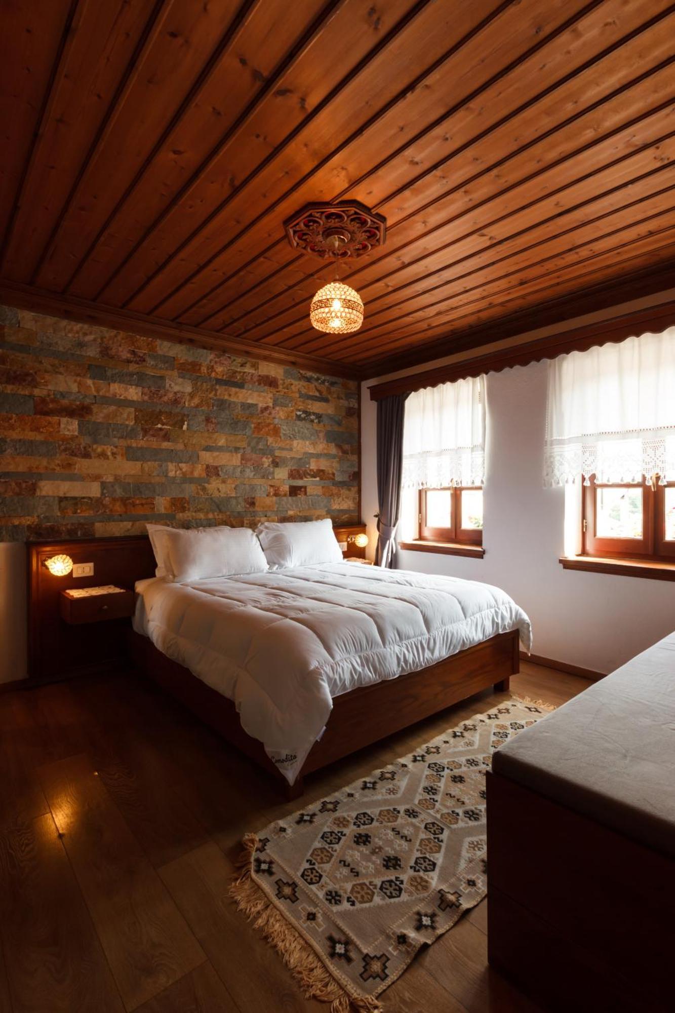 Pashai Hotel Gjirokastër